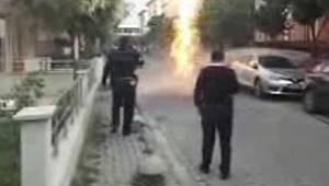 Avcılar'da doğalgaz borusu patladı: Sokakta yangın!