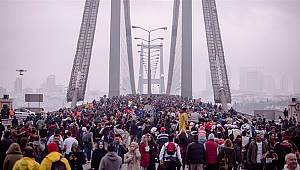 İstanbul Maratonu başladı: 125 bin kişi iki kıta arasında koşuyor!