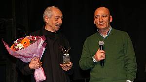 Genco Erkal 'Yaşamaya Dair' adlı oyunuyla Kartallıları büyüledi