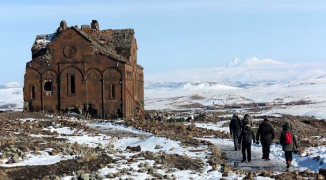 Bu bir çılgınlık! Şubat'ta Kars'a 11 bin kişi gitti...