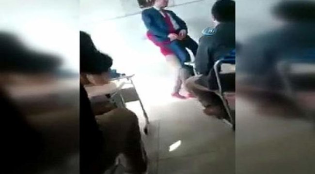 Çorlu'da bir okulda skandal görüntüler! Öğretmenleriyle dalga geçtiler