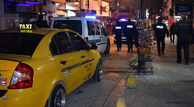 Eğlence Merkezi Önünde Silahlı Kavga: 2 Yaralı