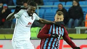 Fırtına'yı Adebayor yıktı!
