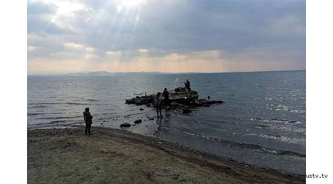 GÜNDEM Akçay'da denizden kaynayan su ilgi odağı oldu