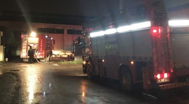 Kauçuk fabrikasında çıkan yangın kısa sürede söndürüldü