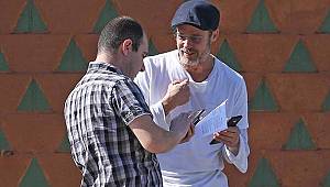 Kaza yapan Brad Pitt imza peşinde!