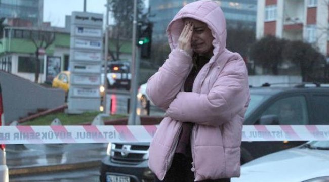 Kaza yapan yakının kurtarılmasını gözyaşlarıyla izledi