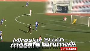Miroslav Stoch kaleciyi orta sahadan avladı