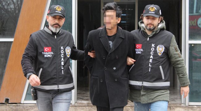 Muska çözeceğini söyleyerek cep telefonu ve altın kolyeyi çaldı