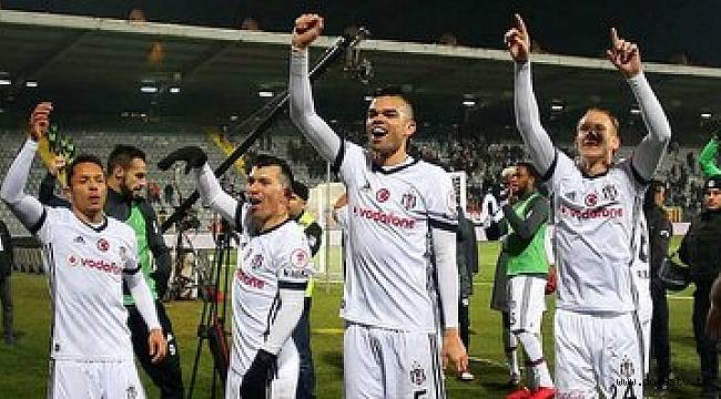 Orta saha, defansın bile gerisinde kaldı!