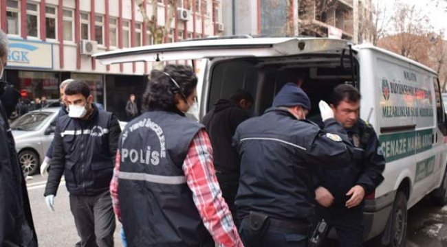 Otel odasında ölü bulundu