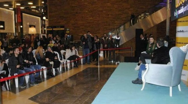 Özge Ulusoy'a Bursa'da söyleşi şoku!