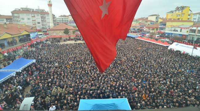 Şehit nişanlısını asker selamıyla uğurladı