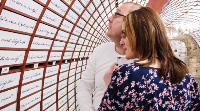 Slovakya'daki 'Aşk Bankası' Sevgililer Günü'nde Yoğun Ziyaret