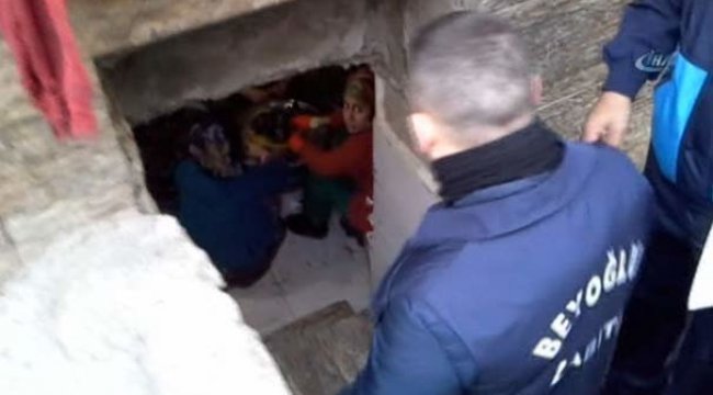 Şok görüntüler! Polis, zabıta kapılarında onlar hala midye peşinde...