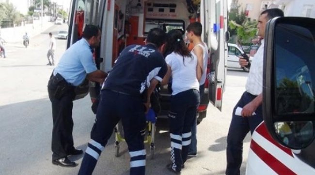 Sokak ortasında kimse ne olduğunu anlamadı! 3 kişi bir anda...