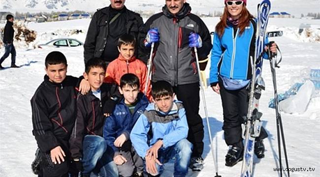 Tunceli'nin Ovacık ilçesinde düzenlenen alp disiplini ve kayaklı koşu yarışları nefes kesti