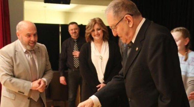Usta şair ve matematikçiye 71'inci yaş sürprizi