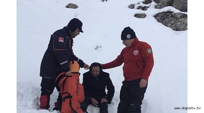 Yayla yolunda donma tehlikesi geçiren kişi kurtarıldı