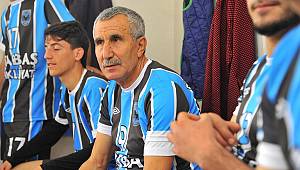 69 yaşındaki Şerif Kunt ilk maçına çıktı