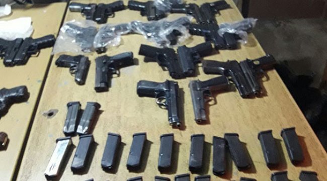 Akçakale'de arazide 69 tabanca ve 95 şarjör ele geçirildi