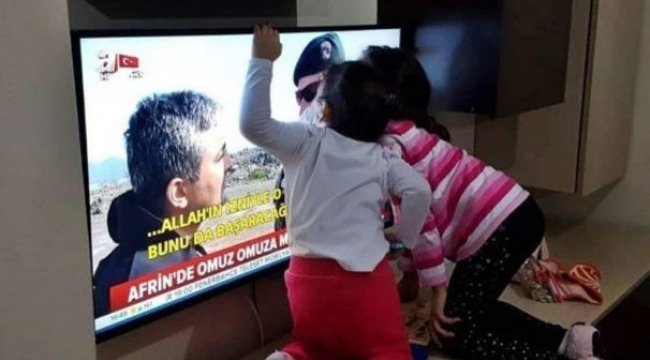 Babalarını televizyonda gören polis çocuklarının sevinci