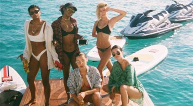 Bikinileri çıkardılar!