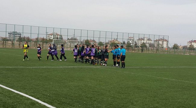 Darüşşafaka Kız Futbol Takımı'ndan örnek davranış!