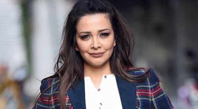 Evrim Akın: Terliğimi başkası giyerse çöpe atarım