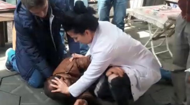 Hemşirenin zor anları! Hasta tekmeledi