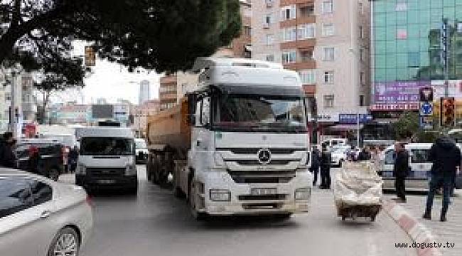 Kartal'da hafriyat kamyonunun çarptığı kadın yaşamını yitirdi