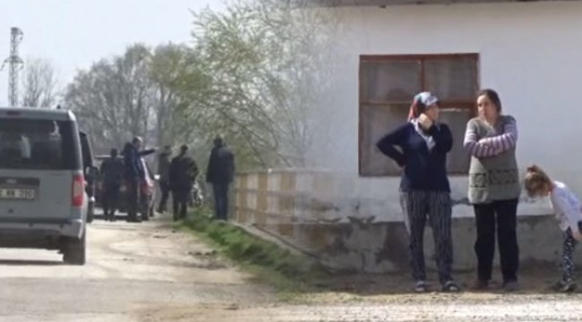 Köy halkı sel nöbetinde