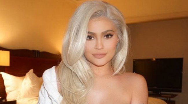 Kylie Jenner saçlarını sarı yaptı