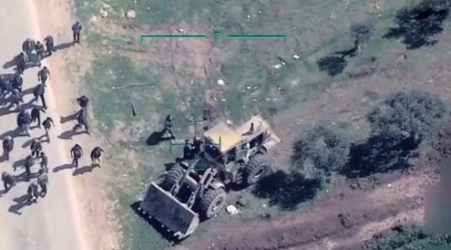 PKK/YPG'li teröristler sivillerin Afrin'den çıkışını engellemeye çalışıyor! İşte o görüntüler...