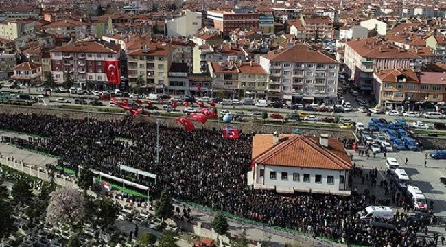 Şehit astsubayı, binlerce kişi uğurladı