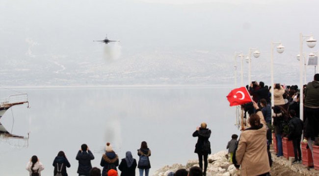 Solo Türk, Atatürk’ün Burdur’a gelişi için uçtu