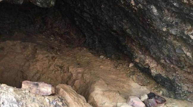Tunceli'de teröristlere ait sığınak ve mağaralar imha edildi