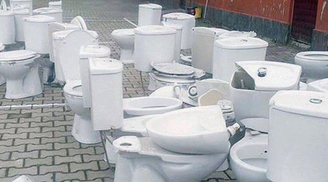 Yaptırdığı okulu ziyarete gitti! Gördükleri karşısında isyan etti...