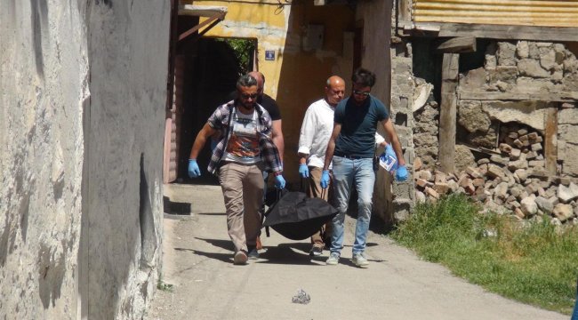 40 yıllık eşini çekiçle öldürdü