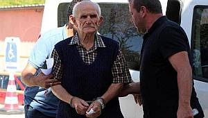 75 yaşındaki adam eşini ekmek bıçağıyla doğradı!