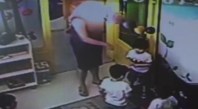 Anaokulunda vahşet! Yaramazlık yapan çocuğu diğer öğrencilere dövdürdü