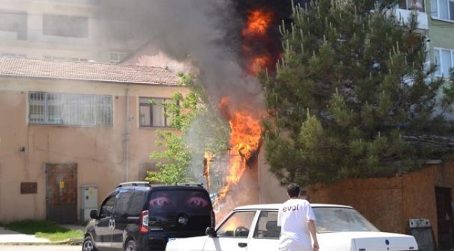 Bir kıvılcım alev topuna çevirdi!