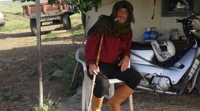 Liseli kıza avluda