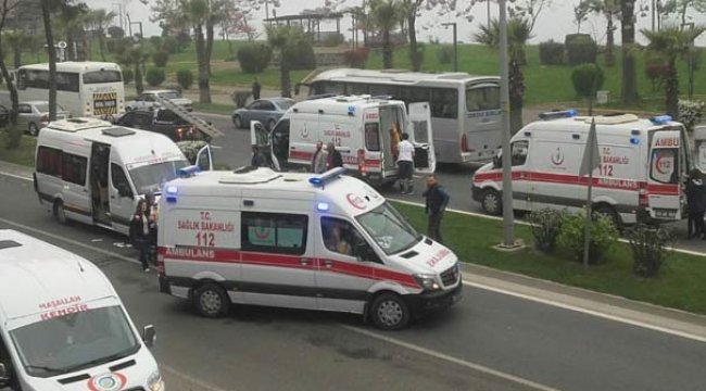 Servis minibüsüne TIR çarptı: 7 öğretmen yaralandı