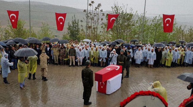 Siirt'te şehit güvenlik korucusu son yolculuğuna uğurlandı