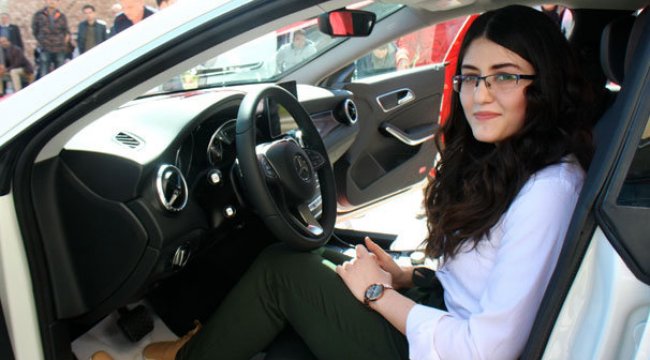Tek dersten kaldı, son model otomobil kazandı