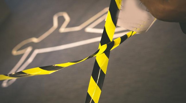Arabayla çarpıp sürüklediği kadını bırakıp kaçtı