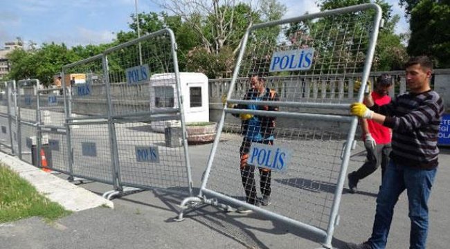 Gezi Parkı'nın etrafı polis bariyerleriyle çevrildi