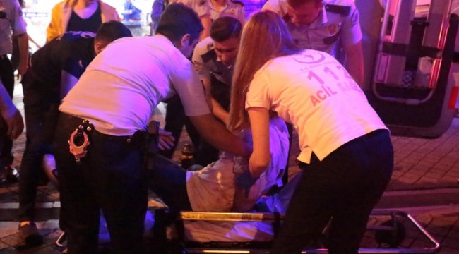 İstanbul Kadıköy'de bıçaklı kavga: 2 yaralı