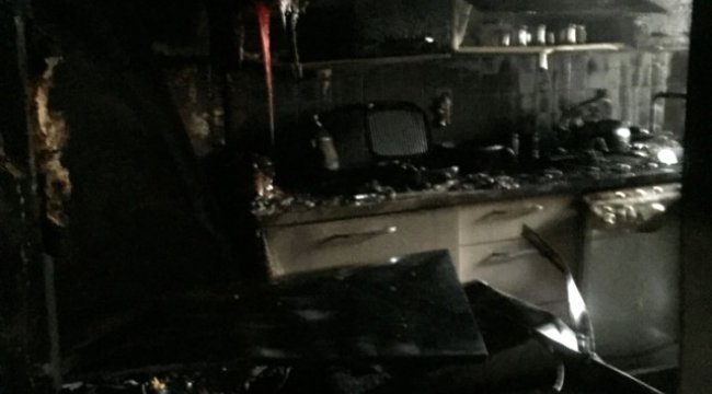 Kadıköy'de Bir Binada Çıkan Yangında 2 Kişi Dumandan Etkilendi